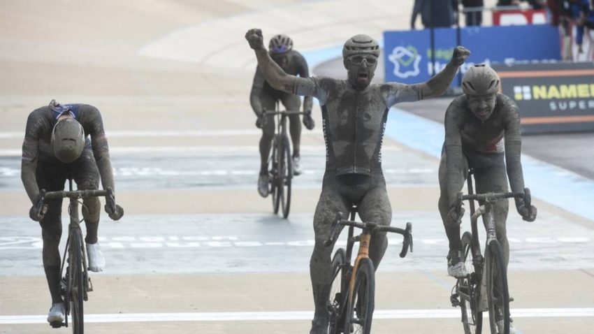 Vitória de Sonny Colbrelli na Paris Roubaix | Foto Reuters