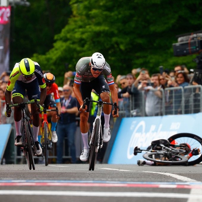 Mathieu Van der Poel vence no Giro 2022 | Foto RCS