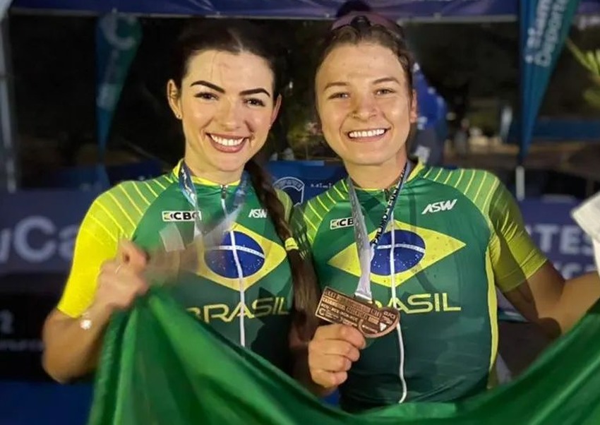 Aline Simões e Marcela Lima exibem medalhas | Foto CBC
