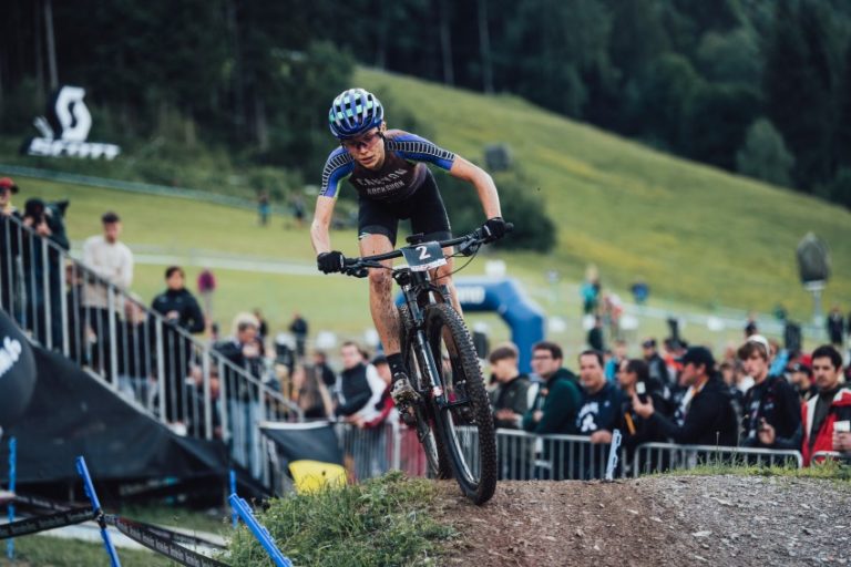 Loana Lecomte e Mathias Fluckiger vencem na Copa do Mundo de XCO