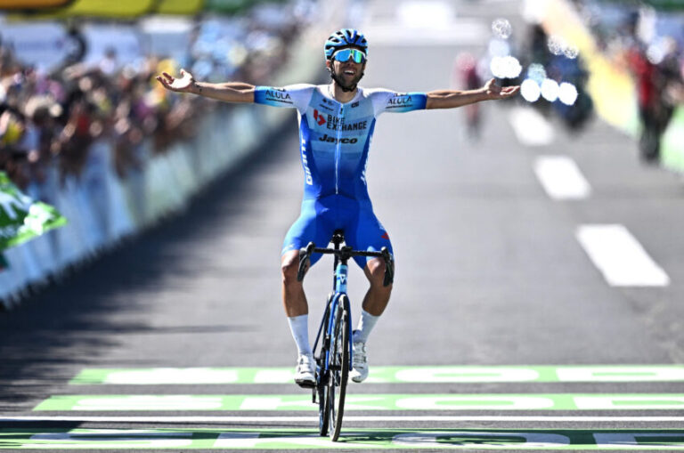 Michael Matthews vence escapado no Tour de France