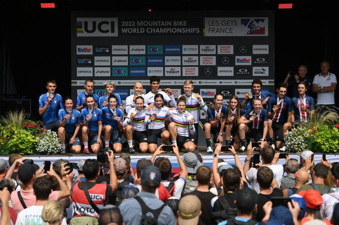 Pódio Team Relay Mundial de MTB - Foto UCI