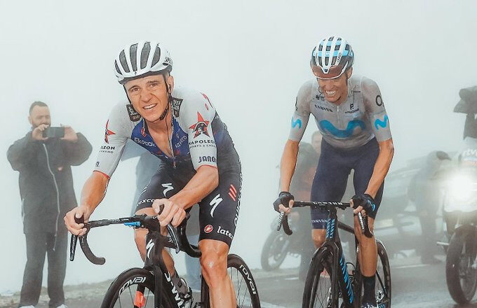 Jay Vine vence na Vuelta e Remco Evenepoel é líder!