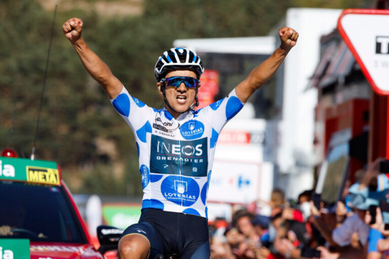 Carapaz vence etapa e Remco Evenepoel é campeão da Vuelta 2022!