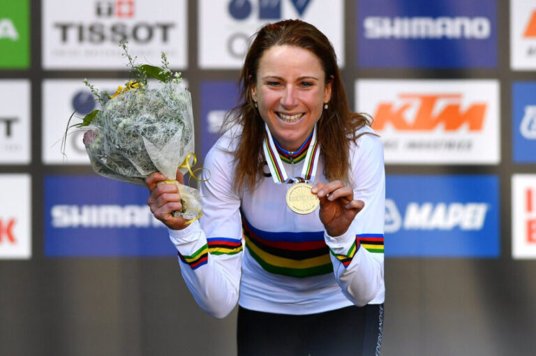 Inacreditável! Annemiek van Vleuten faz história e vence mundial com cotovelo quebrado!