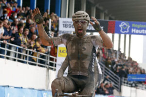 Sonny Colbrelli vence a Paris-Roubaix 2021 | Foto Luca Bettini / Bettini Photo