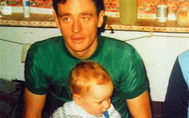 Gary Wiggins com o filho Bradley em 1981 | Foto John Taylor