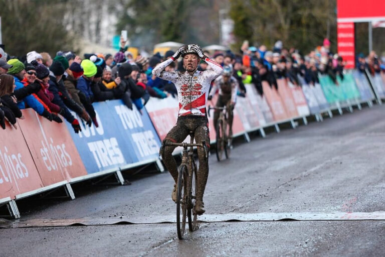 Fem van Empel vence etapa da Copa do Mundo de CX em Dublin