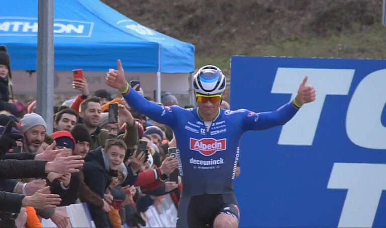 Mathieu van der Poel vence pela Copa do Mundo de CX na França.