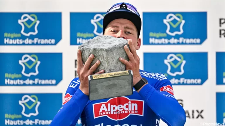 Mathieu van der Poel venceu a Paris Roubaix