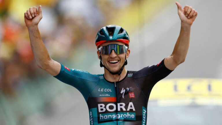 Jai Hindley vence e assume a camisa amarela no Tour de France