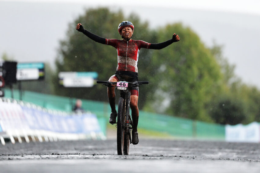 Mona Mitterwallner campeã mundial de MTB Maratona | Foto Michele Mondini - UCI