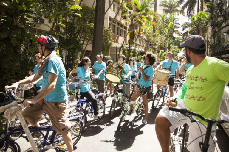 Concerto itinerante de bicicletas Cyclophonica homenageia Hermeto Pascal