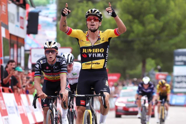 Roglic vence e Sepp Kuss é o líder da Vuelta