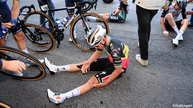 Remco Evenepoel cai no Giro da Lombardia | Foto Getty
