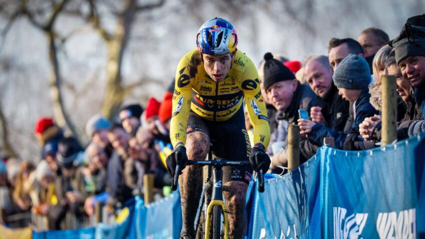 Wout van Aert disputa Cyclocross | PhotoNews