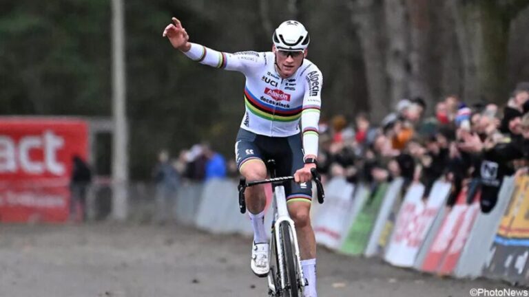 Mathieu van der Poel domina o cyclo-cross em Mol. Wout van Aert fica em segundo