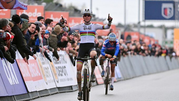 Fem van Empel volta a vencer no cyclo-cross desta vez no circuito de Zolder