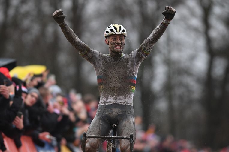 Mathieu van der Poel vence | Foto @Belga