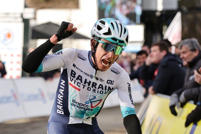 Buitrago vence chegada ao alto na Paris Nice, australiano Luke Plapp é o novo camisa amarela