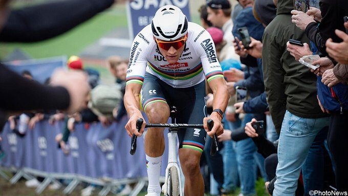 Mathieu van der Poel vence E3 com ataque de 44km solo