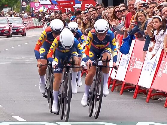 Vuelta Feminina começa com contrarrelógio por equipes em Valência. Lidl Trek vence a etapa