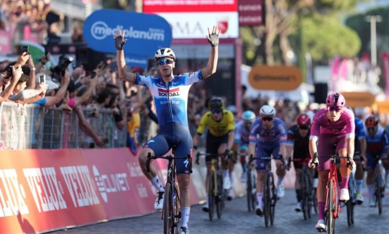 Tim Merlier vence última etapa do Giro em Roma em dia de festa para Pogacar