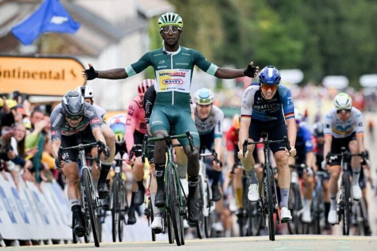 Biniam Girmay vence pela 2a vez no Tour de France