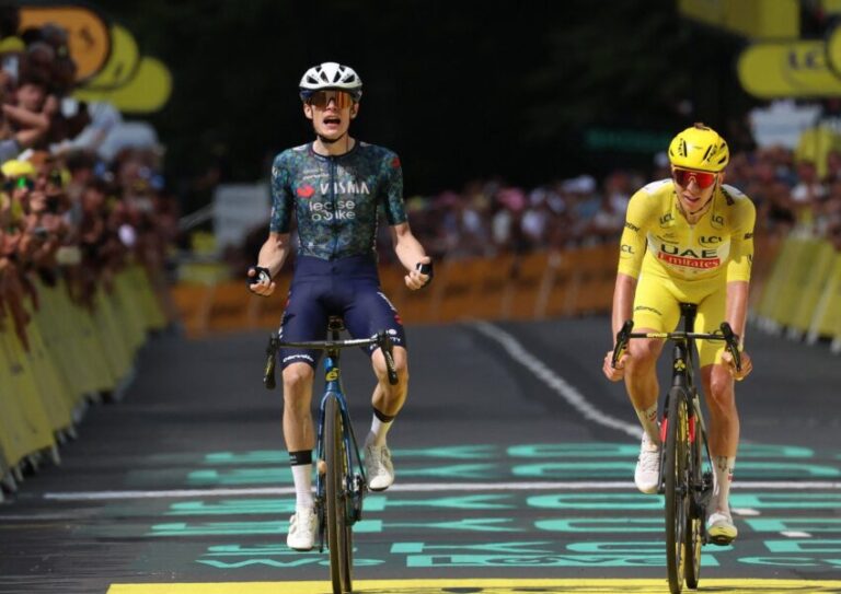 Vingegaard vence duelo contra Pogacar no sprint em etapa fantástica do Tour de France