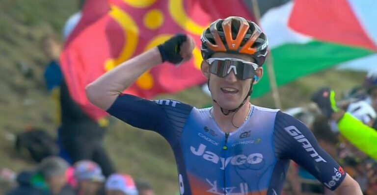 La Vuelta: Eddie Dunbar vence no Picón Blanco, Roglic segue líder