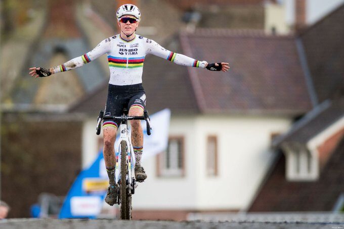 Cyclo-cross: Fem van Empel vence etapa da Copa do Mundo em Antuérpia