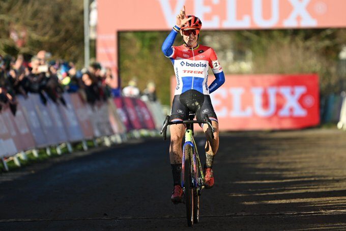 Cyclo-cross: Lucinda Brand vence pela Copa do Mundo em Dublin