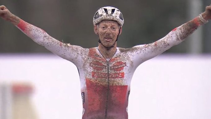 Cyclo-cross: Vanthourenhout vence batalha épica em Namur pela Copa do Mundo