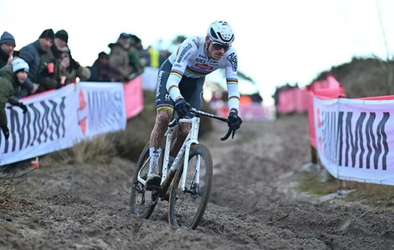 Mathieu Van der Poel domina e vence a Copa do Mundo de Cyclo-cross em Zonhoven!