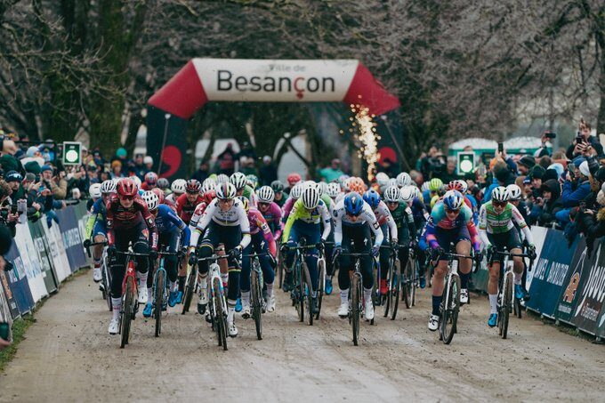 Cyclo-cross: Fem van Empel vence Copa do Mundo na França