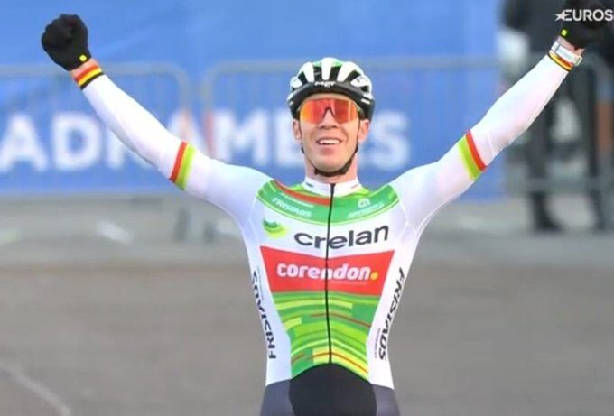 Cyclo-cross: Sem Mathieu van der Poel, Laurens Sweeck vence prova da X2O nas areias de Koksijde