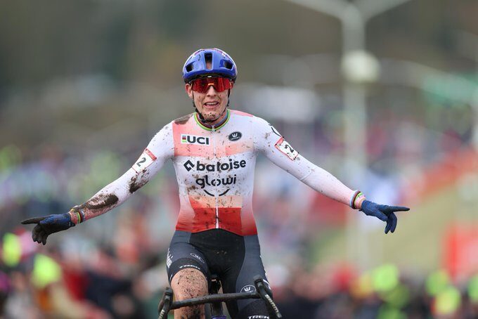 Cyclo-cross: Lucinda Brand vence última etapa da Copa do Mundo
