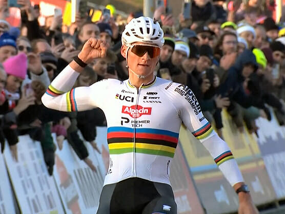 Mathieu van der Poel é campeão da Copa do Mundo e recordista de vitórias em etapas