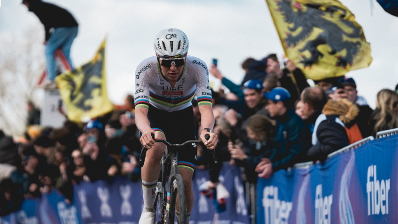 Ronde: Pogacar vence após fazer Mathieu van der Poel sofrer!