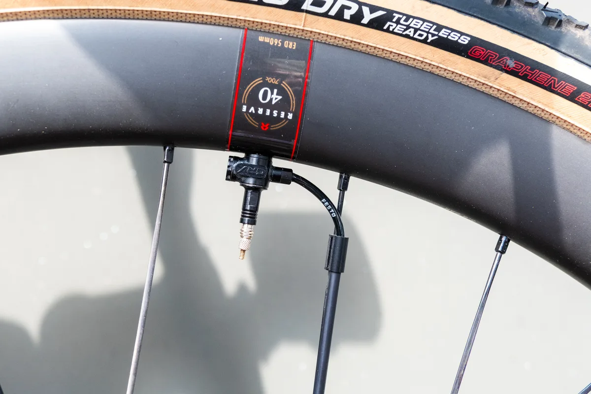 UCI veta sistema Gravaa da Visma as vésperas da Paris Roubaix